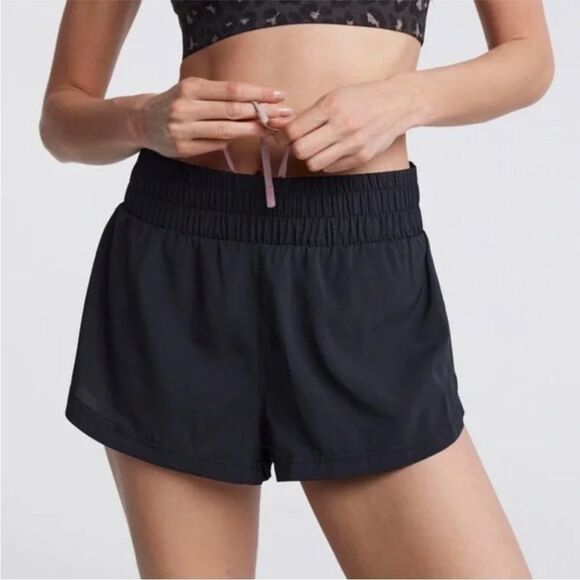 Varley kallin running shorts black NWT - Picture 1 of 6
